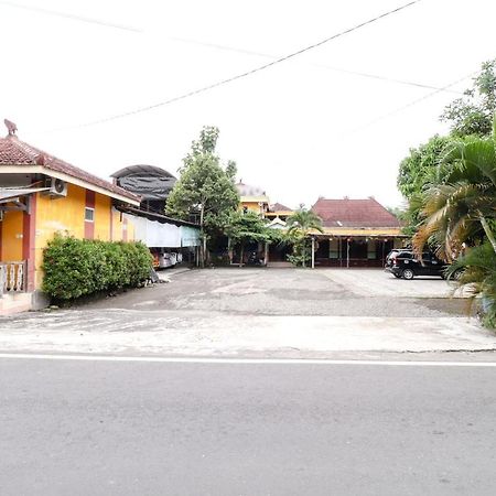 The Joglo Family Hotel Magelang Exteriör bild