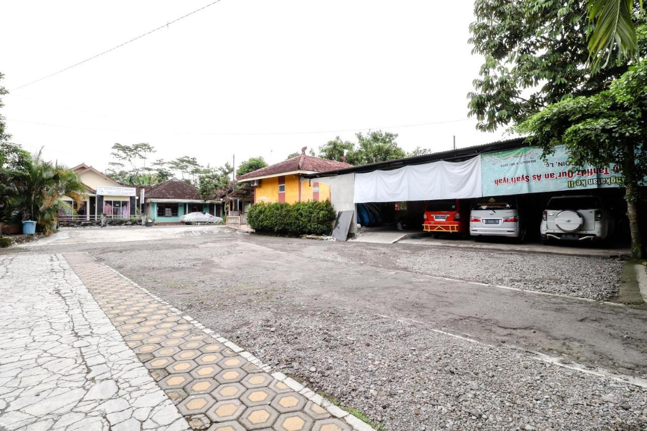 The Joglo Family Hotel Magelang Exteriör bild
